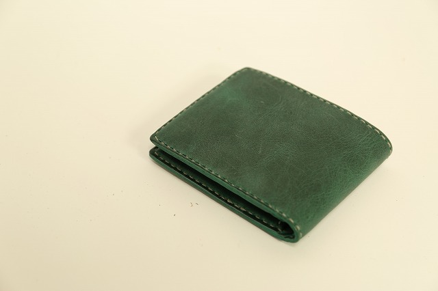 国産タンニン鞣し牛革プルアップレザー使用 ハーフウォレット（二つ折り財布）コインボックスタイプ