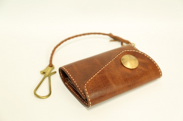 イタリアンタンニン鞣しラクダ革使用 セミロングウォレット（二つ折り財布） ウォレットロープ付き