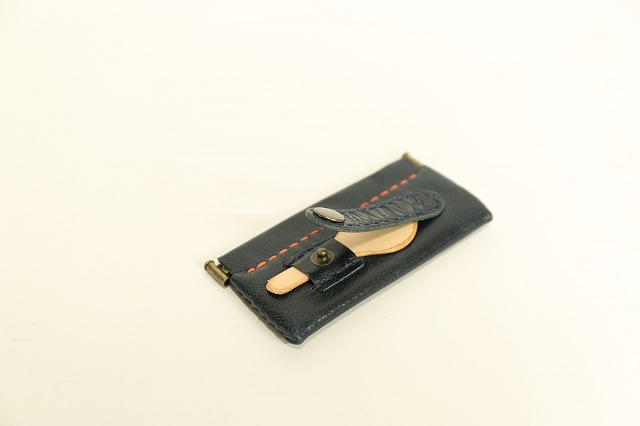  イタリアン鞣しラクダ革仕様権治オリジナルのバネコインケースにキーホルダー付のカスタムメイド