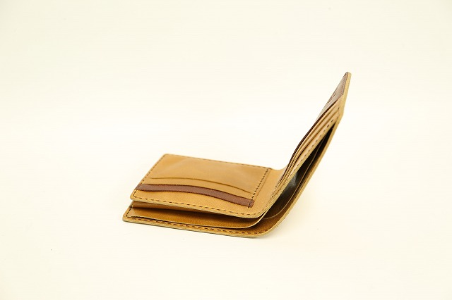 イタリア鞣し ラクダ革仕様 ハーフウォレット（二つ折り財布） カードポケット追加