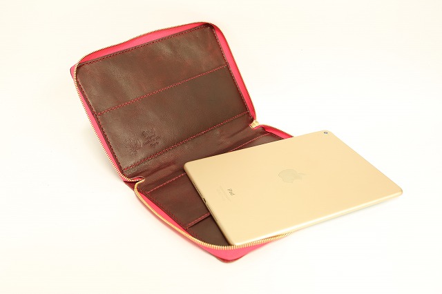 エイ革 ラウンドジップ クラッチバッグ iPad サイズ