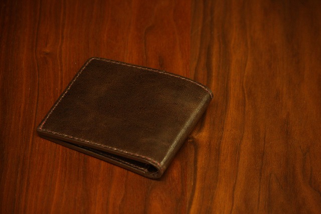 イタリアンタンニン鞣しラクダ革 使用 ハーフウォレット（二つ折り財布）カードタイプ 特注カスタムオーダーメイド