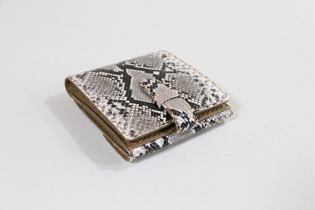ダイヤモンドパイソンハーフウォレット（二つ折り財布）