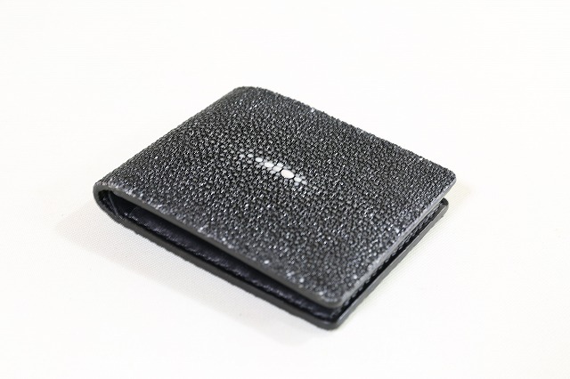 エイ革ハーフウォレット（二つ折り財布）カードタイプ