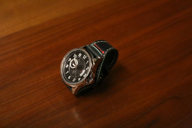 イタリアンタンニン鞣しラクダ革使用腕時計ベルトを特注オーダーメイド